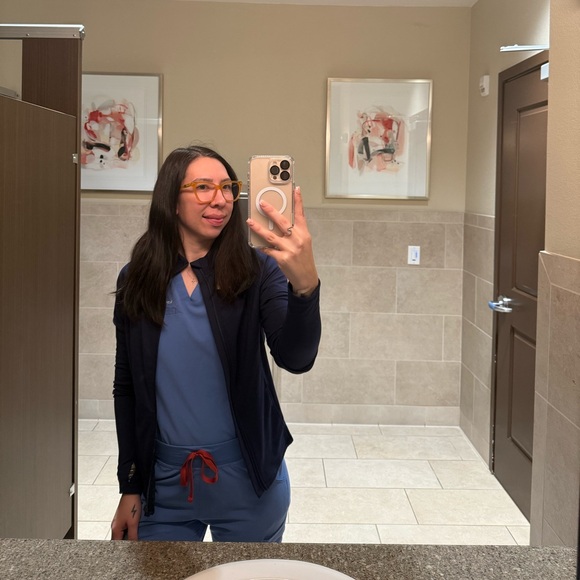 ⭐️MEET YOUR POSHER/ FIVE STAR RATED SELLER🫶🏻 - Picture 2 of 7